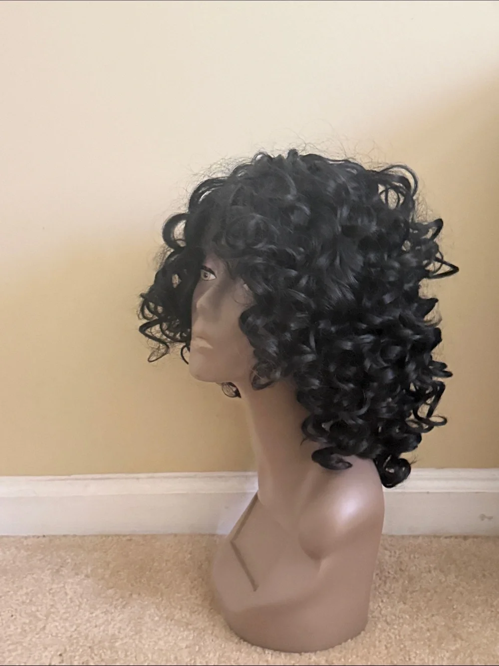 Black Curly Short Wig - Stylish Voluminous Curls